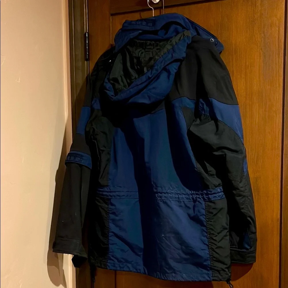 The North Face Blue and Black Ski Jacket Weather-Resistant men’s small  Bin#11A